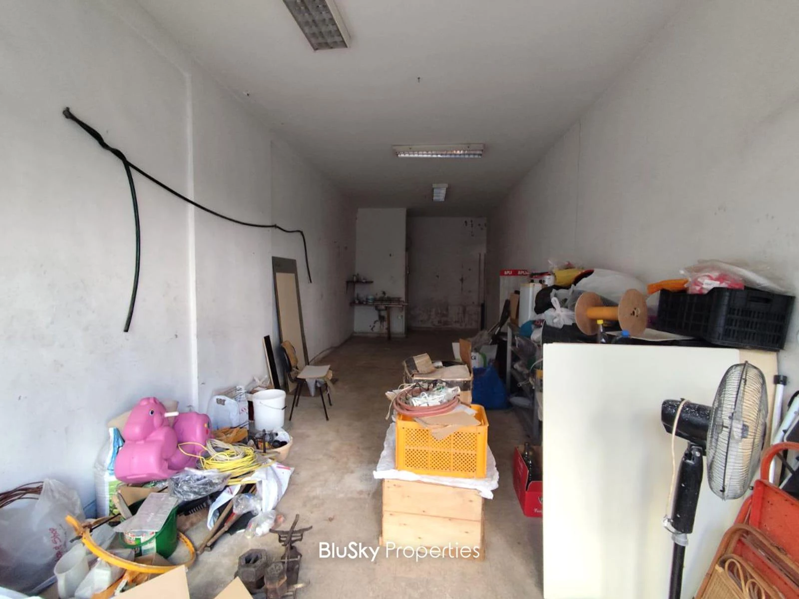 Shop 42m² for Sale or Rent in Zouk Mosbeh