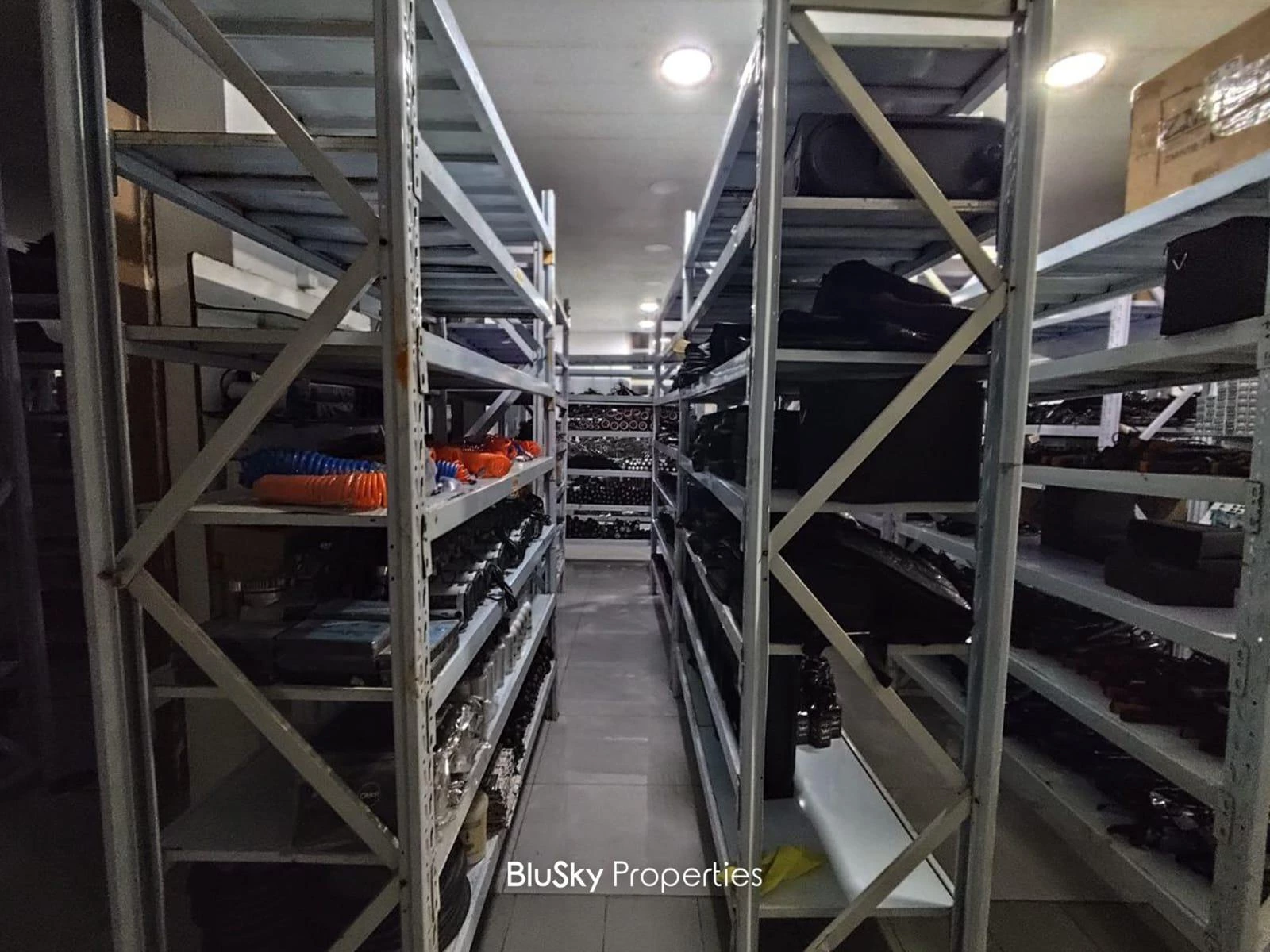 Warehouse 445m² Terrace for Rent in Zouk Mosbeh — الصورة 3