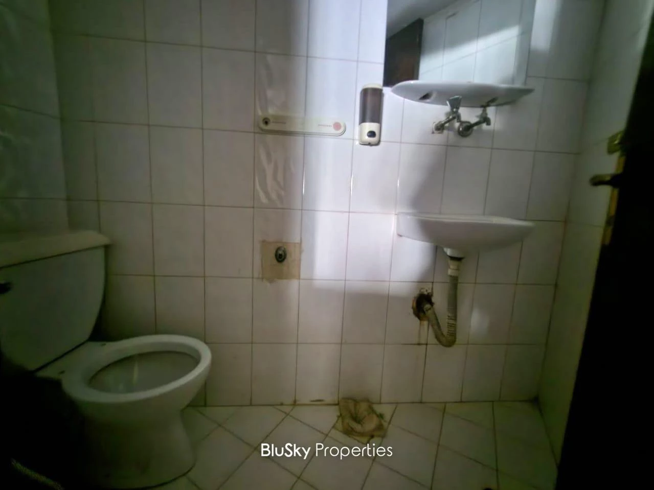 Shop 50m² for Rent in Zouk Mosbeh — الصورة 2