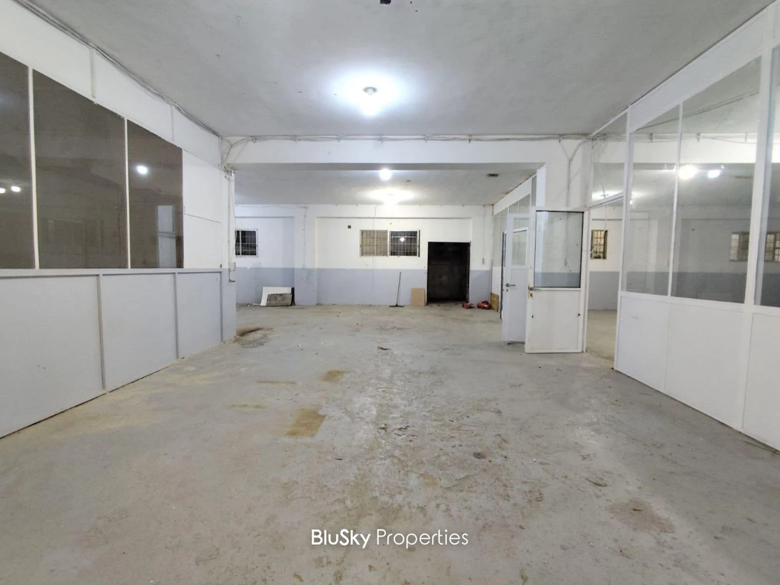 Warehouse 600m² for Rent in Zouk Mosbeh