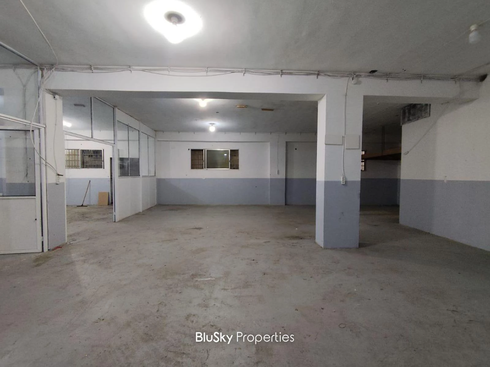Warehouse 600m² for Rent in Zouk Mosbeh — الصورة 2