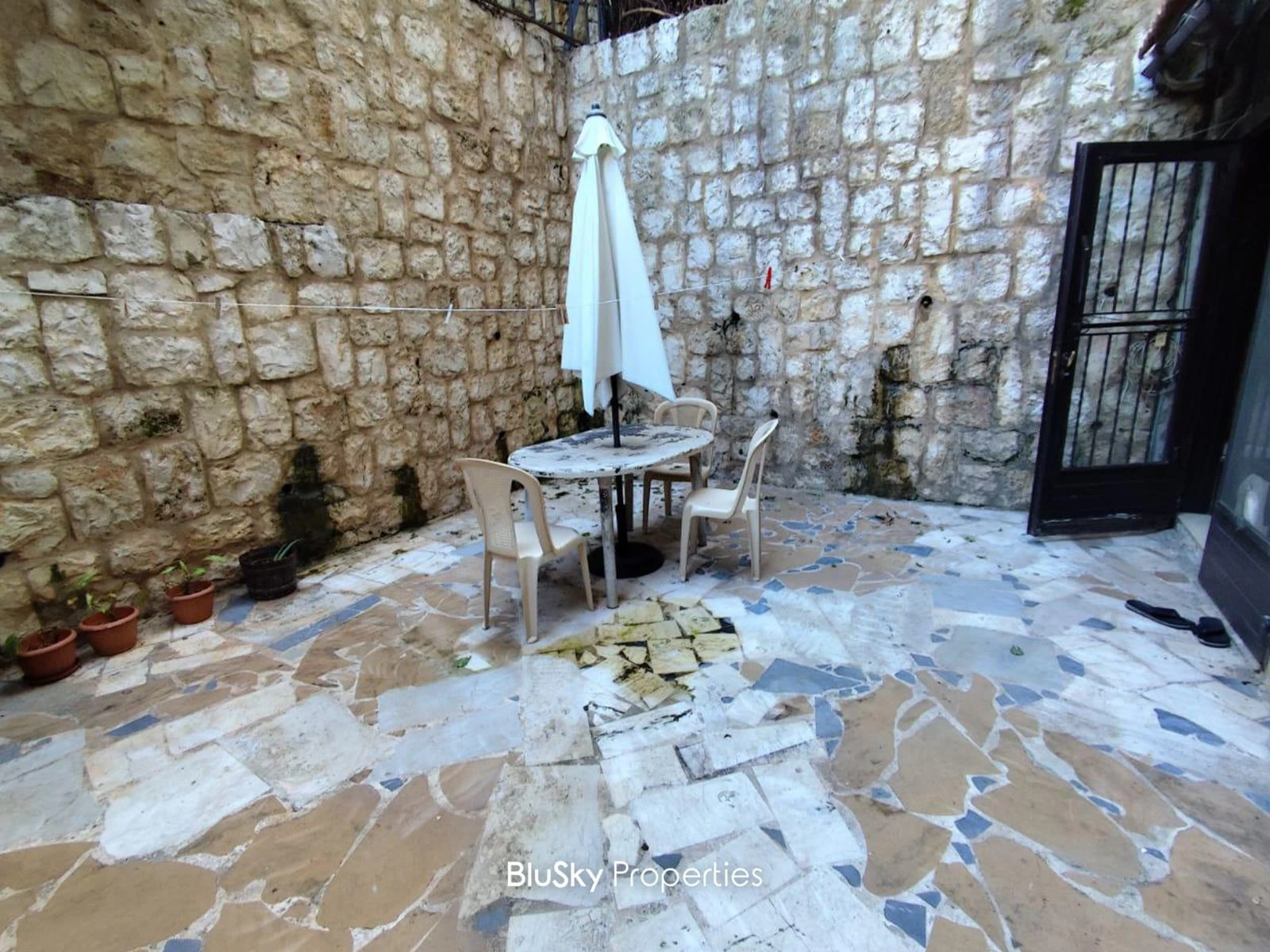 Apartment 80m² Terrace for Sale or Rent in Zouk Mosbeh — photo 2