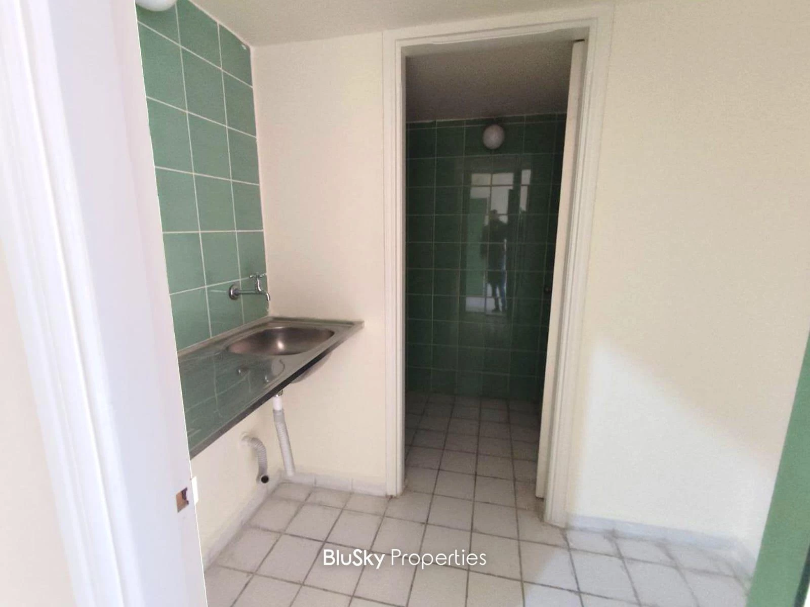 Office 90m² for Rent in Zouk Mosbeh — الصورة 3
