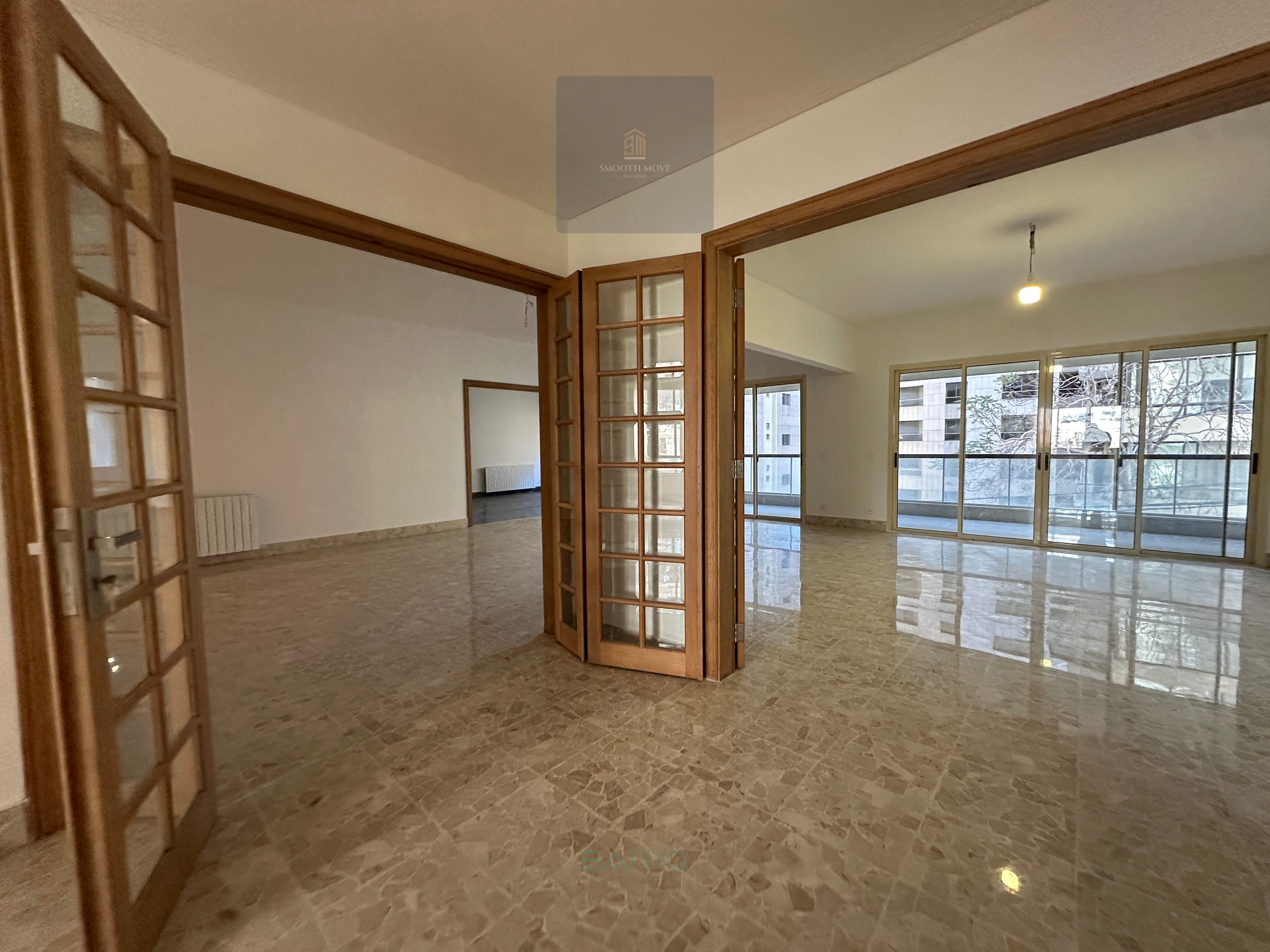 Enormous and Charming Apartment for Rent in Rawche, Beirut — الصورة 10