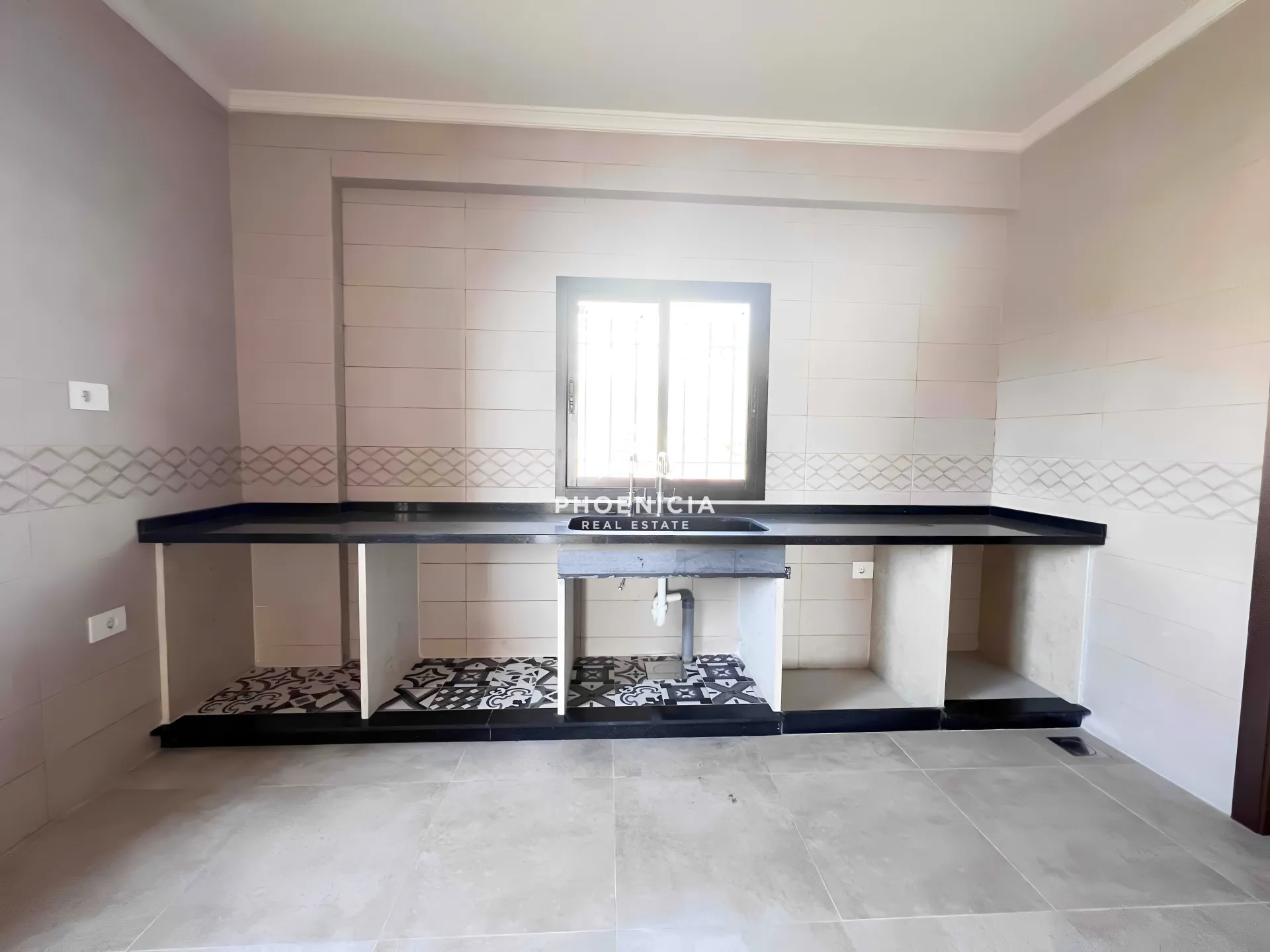 Villa for Sale in Gharzouz — الصورة 5