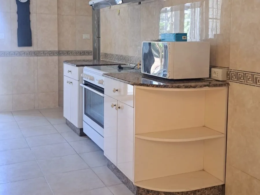 Apartment for Rent in Ramleh Al Bayda, Beirut, Lebanon — الصورة 5