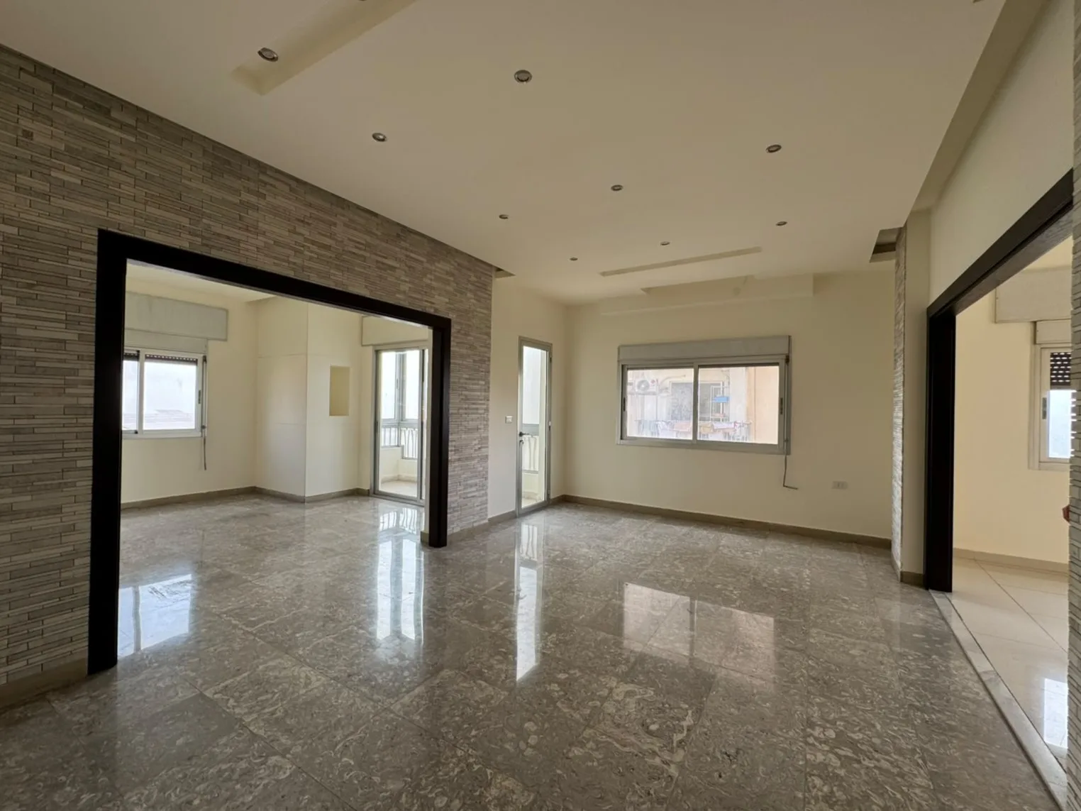 Apartment for rent in Achrafieh — الصورة 2
