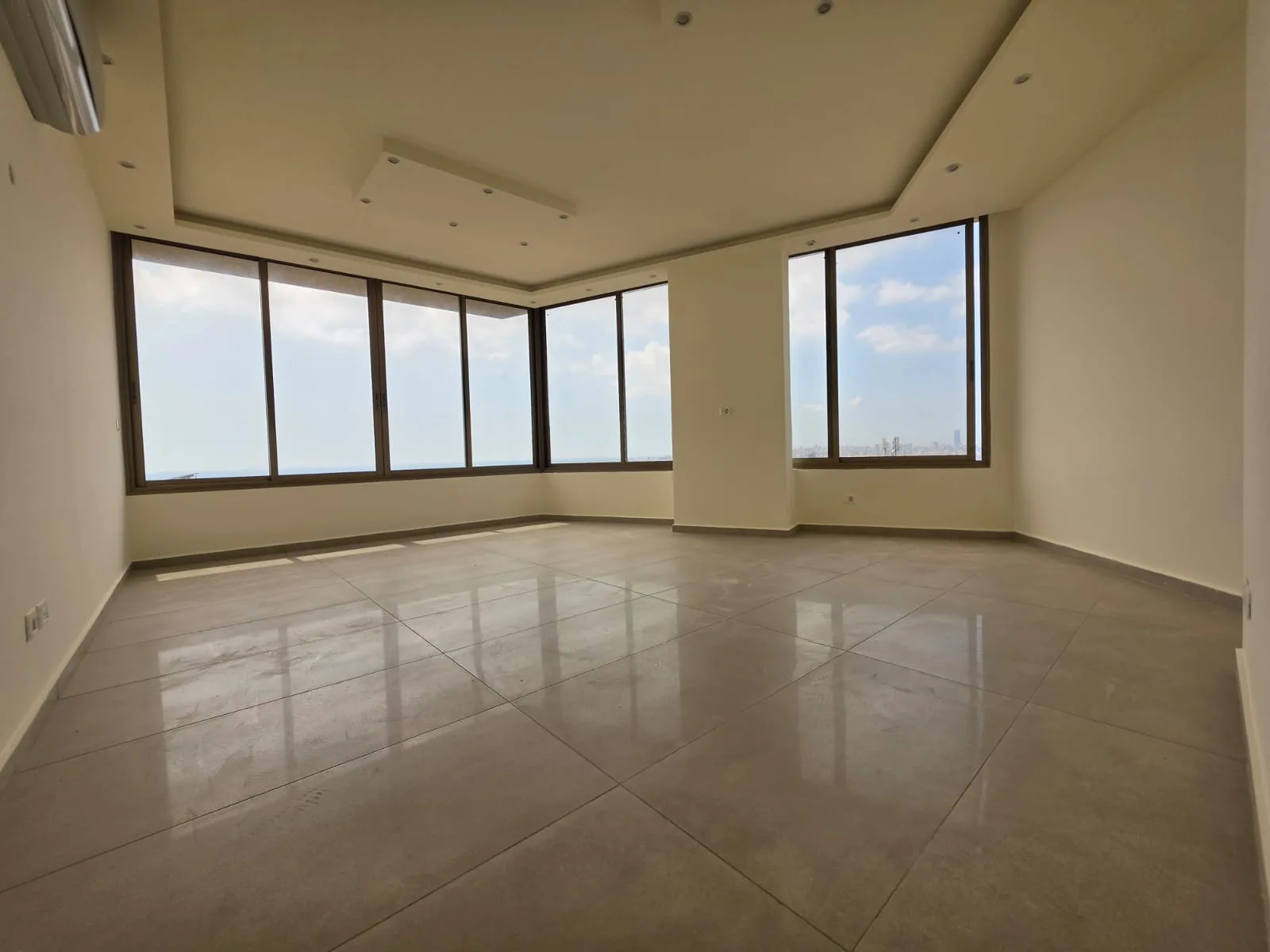 Office for rent in Hadath