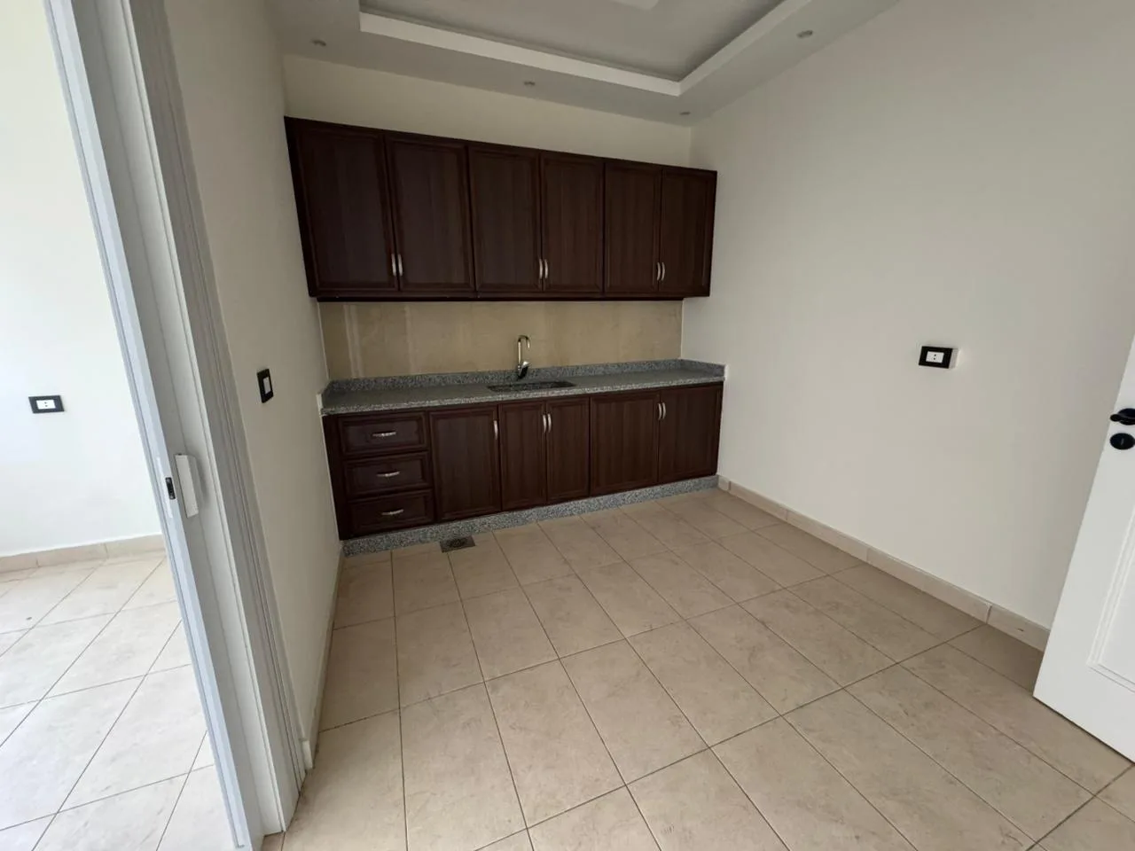Apartment for Rent in Raoucheh — الصورة 4