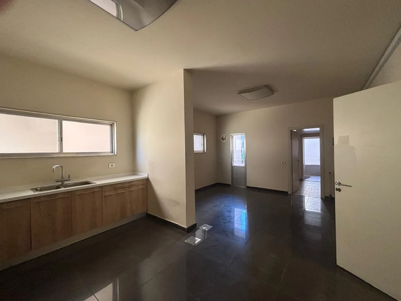 Office for rent in Badaro Beirut, Lebanon — الصورة 8