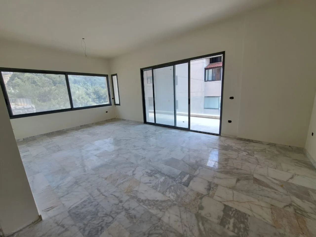 Apartment for Sale in Ain Saadeh