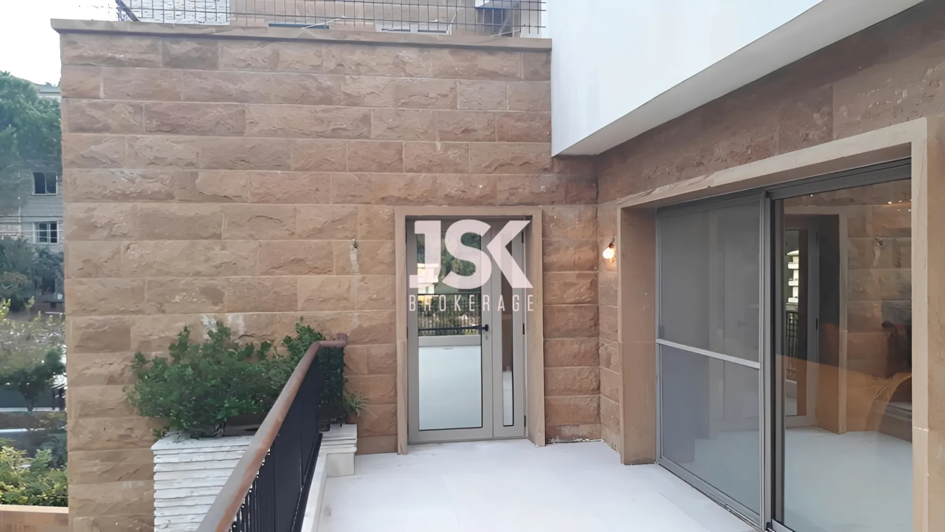 Duplex for Sale in Jouret Al Ballout, Lebanon — الصورة 2