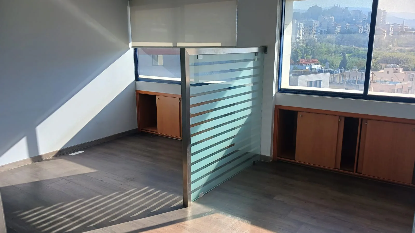 Office for rent in Dbayeh — الصورة 3