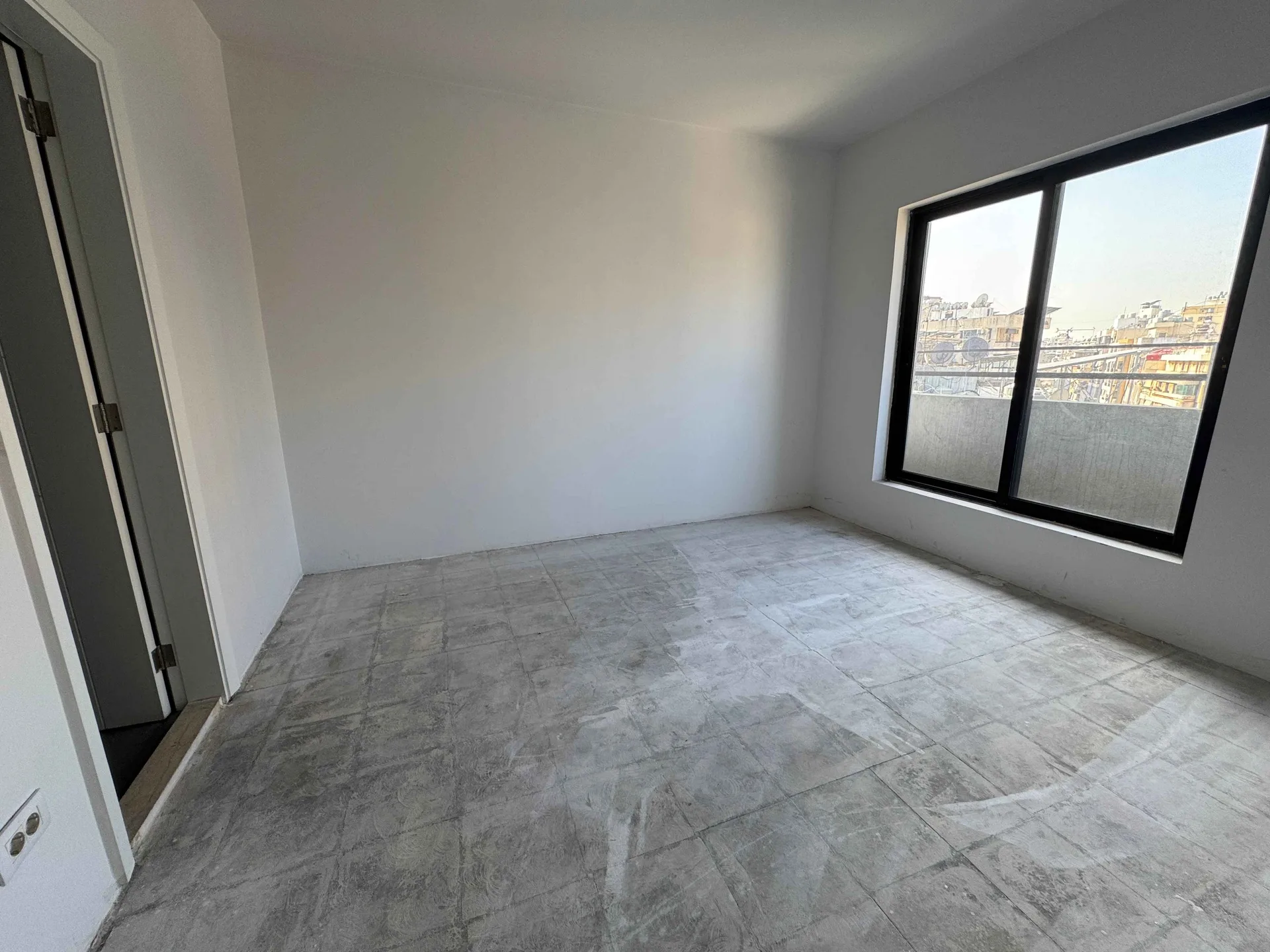 Apartment for Sale in Corniche el Mazraa, Beirut — الصورة 5