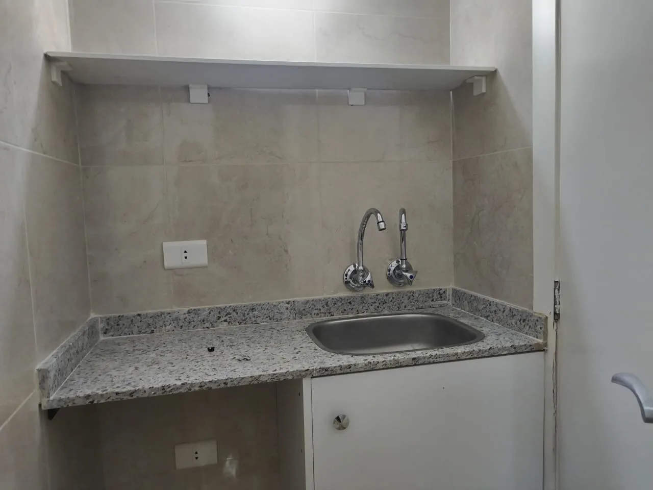 Office for rent in Jounieh — الصورة 4