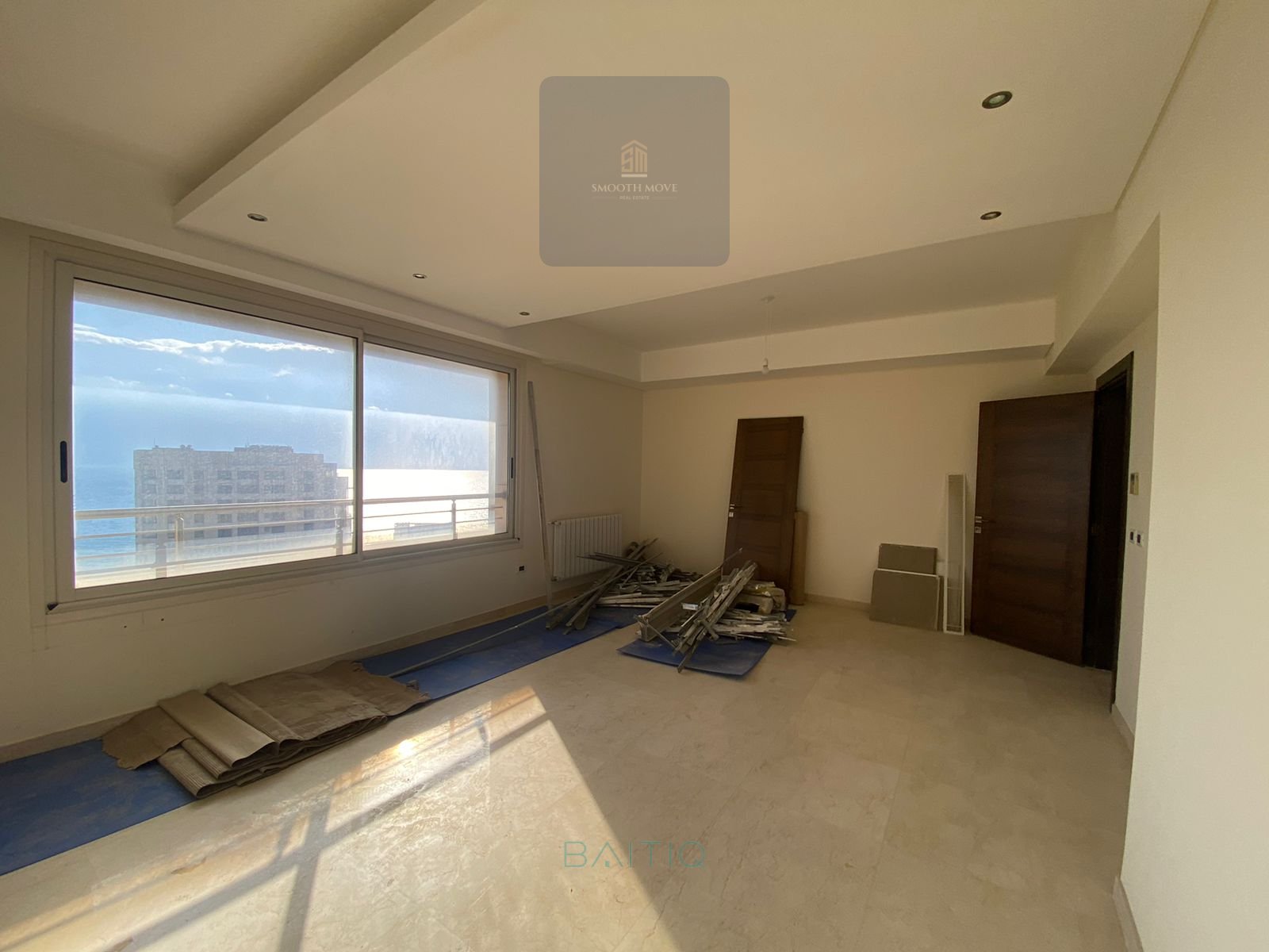 Luxury High-Floor Seaview Apartment for Rent in Rawche, Beirut — الصورة 2