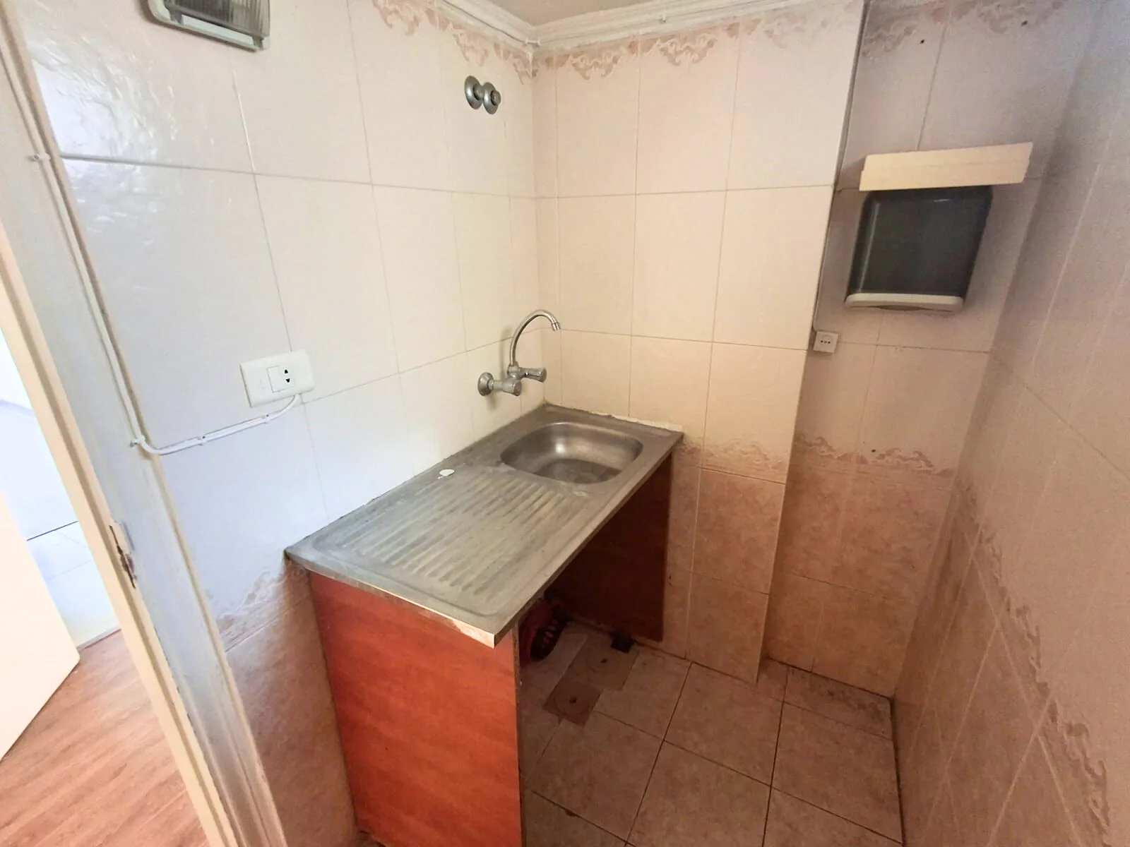Office for Rent in Caree d'or, Achrafieh, Beirut, Lebanon — الصورة 7