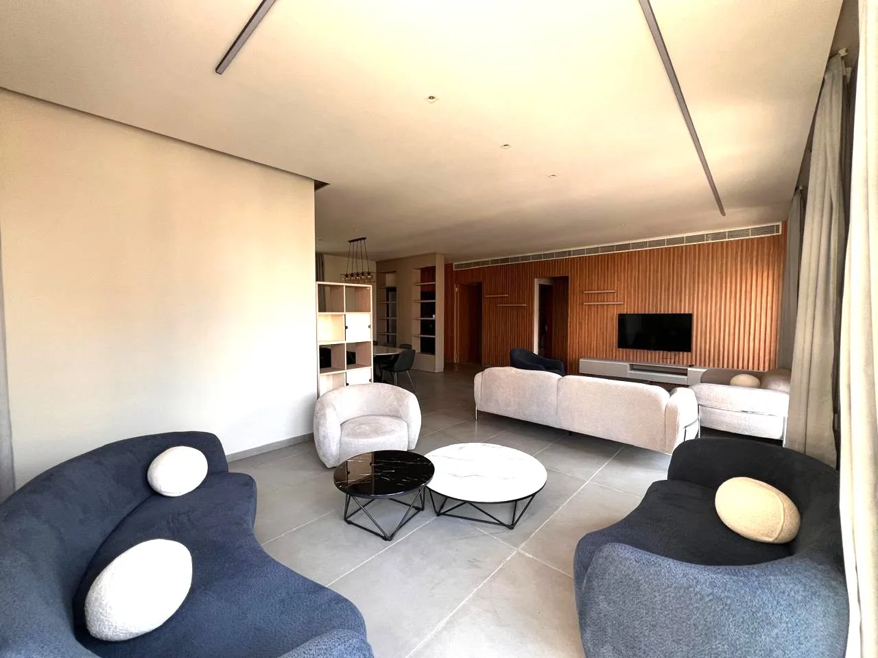 Apartment for Rent in Charles Malek Achrafieh, Lebanon — الصورة 2