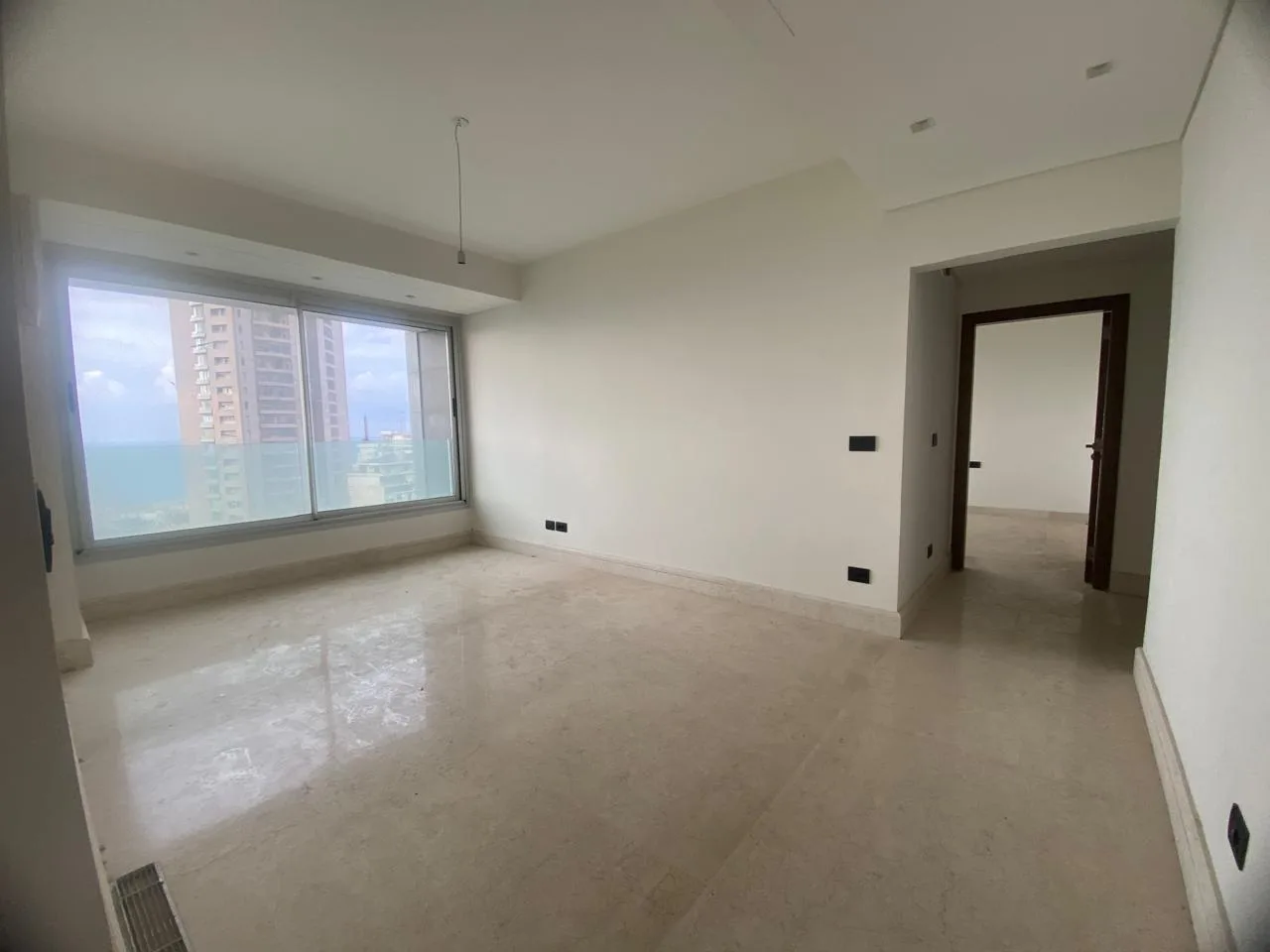 Apartment for Sale in Raoucheh, Beirut, Lebanon — الصورة 6