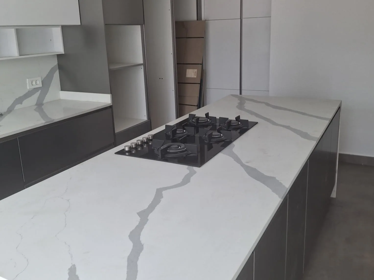 Apartment for Sale in Ain Al Mraiseh, Beirut, Lebanon — الصورة 4