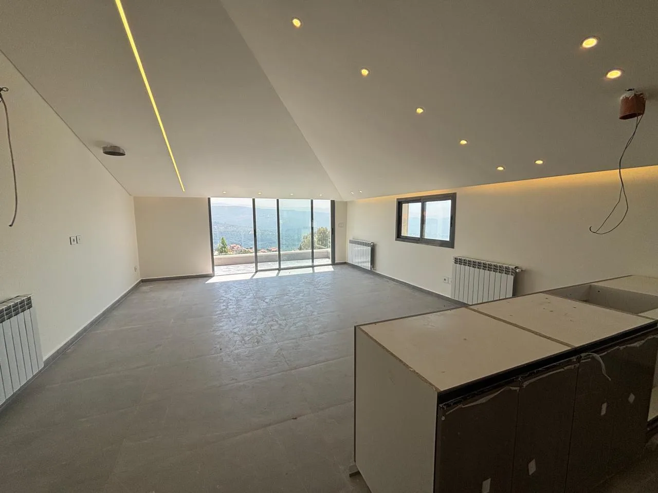 Loft for Sale in Baabdat — الصورة 2