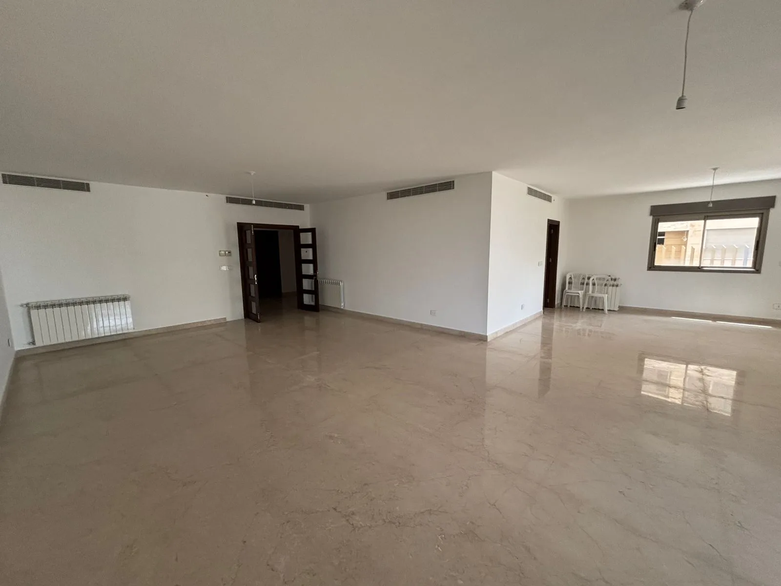 Apartment for Sale in Cornet Chahwan — الصورة 4