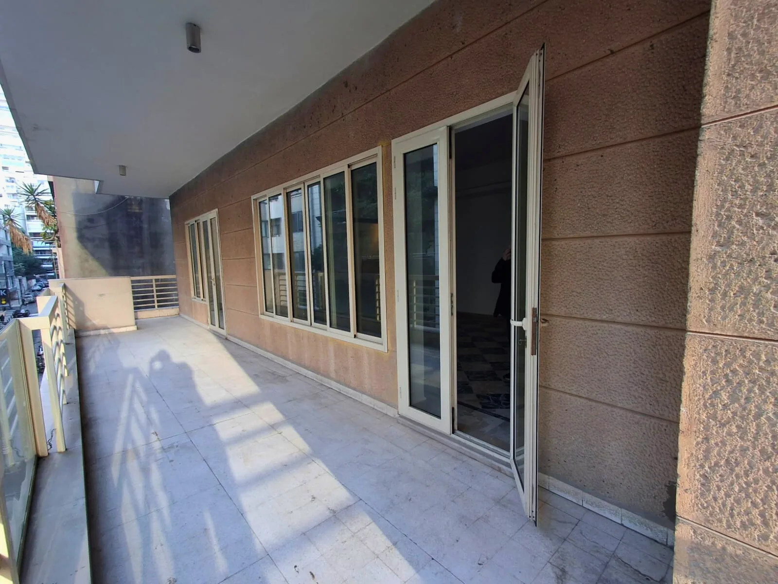 Office for Rent in Caree d'or, Achrafieh, Beirut, Lebanon — الصورة 3