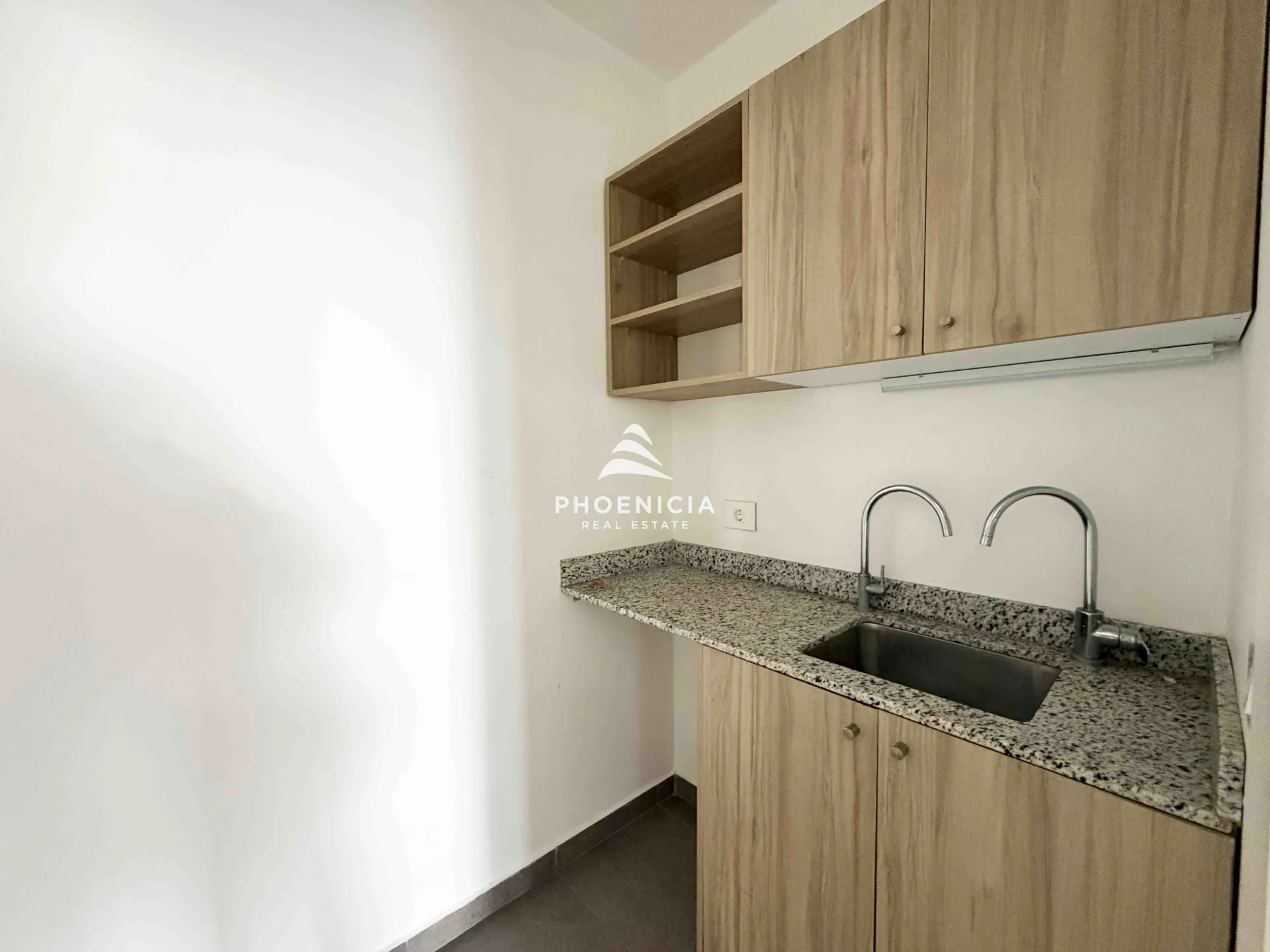 Office for Sale in Byblos — الصورة 3