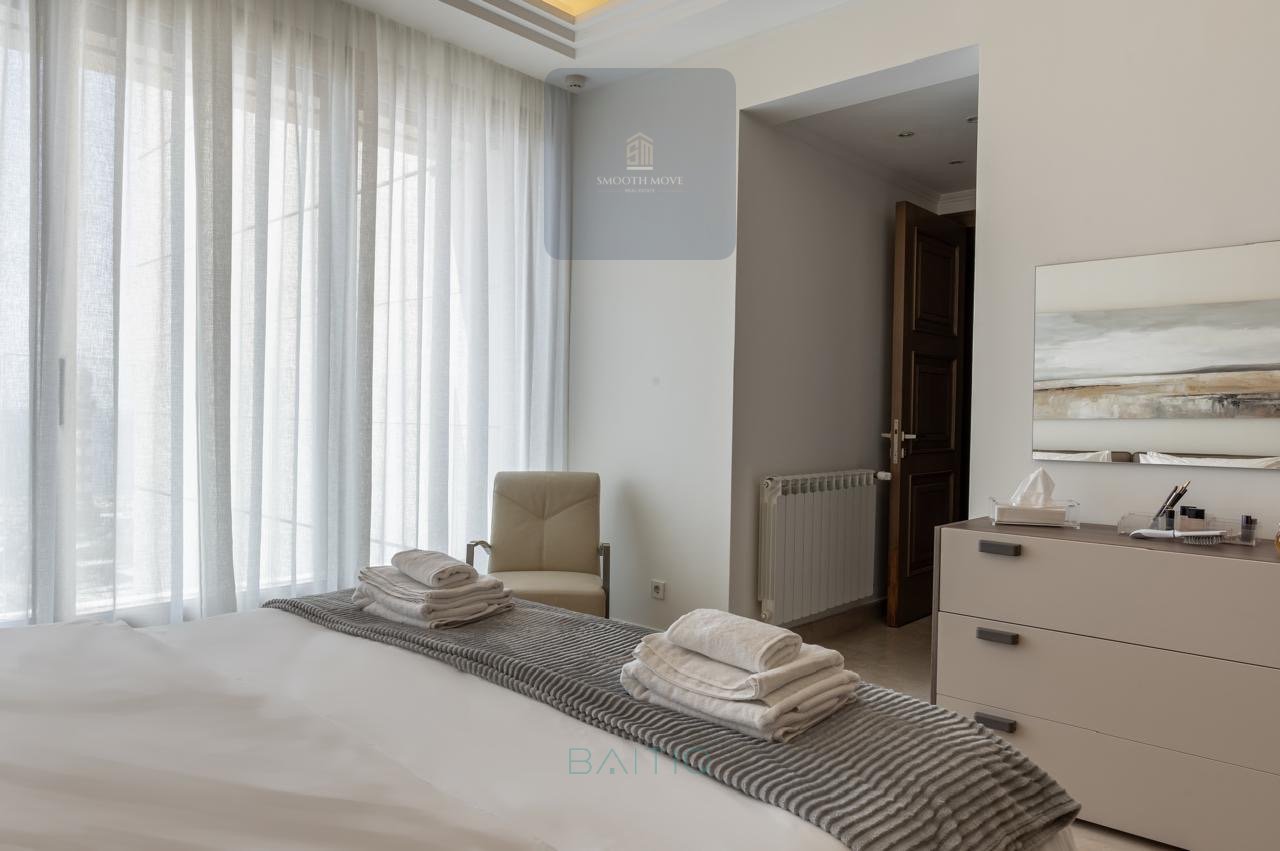 Chic Apartment For Sale in Ain Al Mraiseh, Beirut — الصورة 3