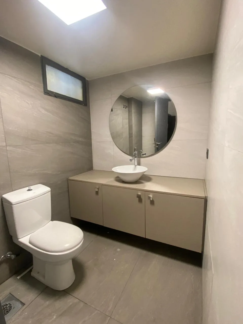 Office for rent in Badaro — الصورة 3