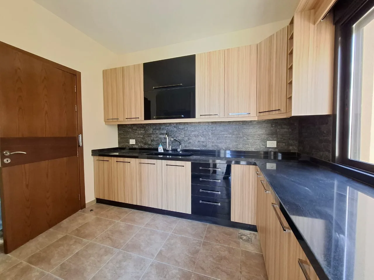Apartment for Rent in Zouk Mosbeh — الصورة 4