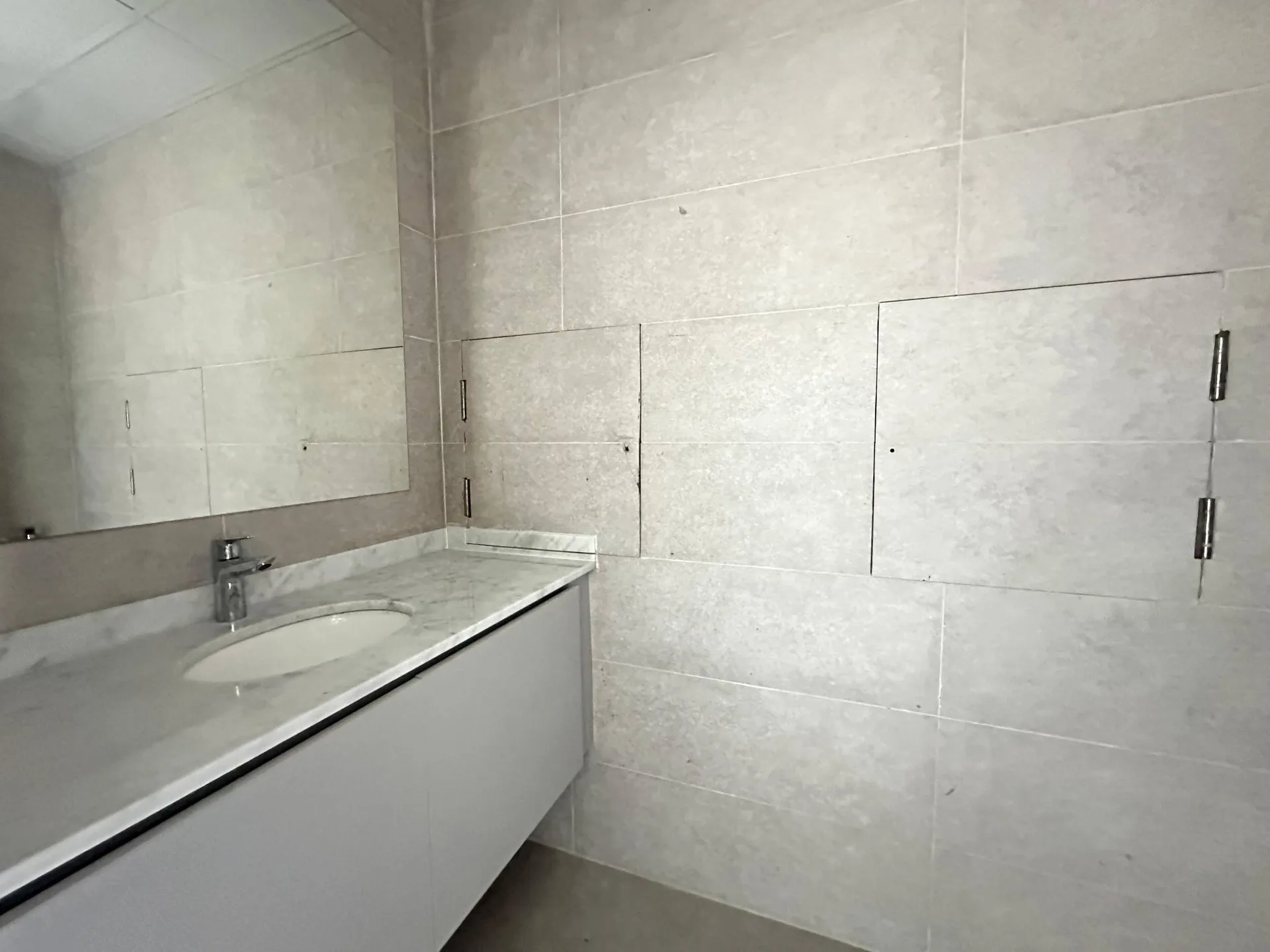 Office for Rent in Mdawar, Beirut, Lebanon — الصورة 6