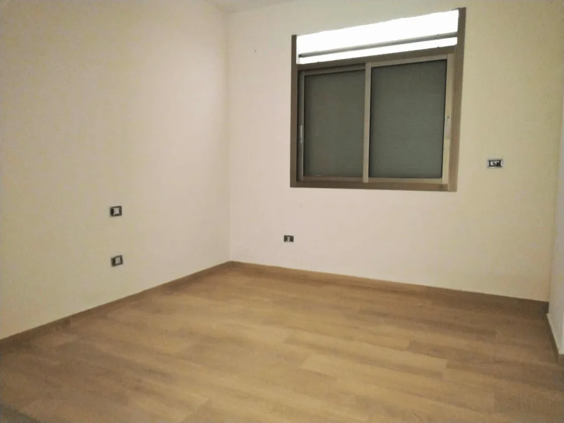 Apartment for Sale in Ballouneh, Lebanon — الصورة 7