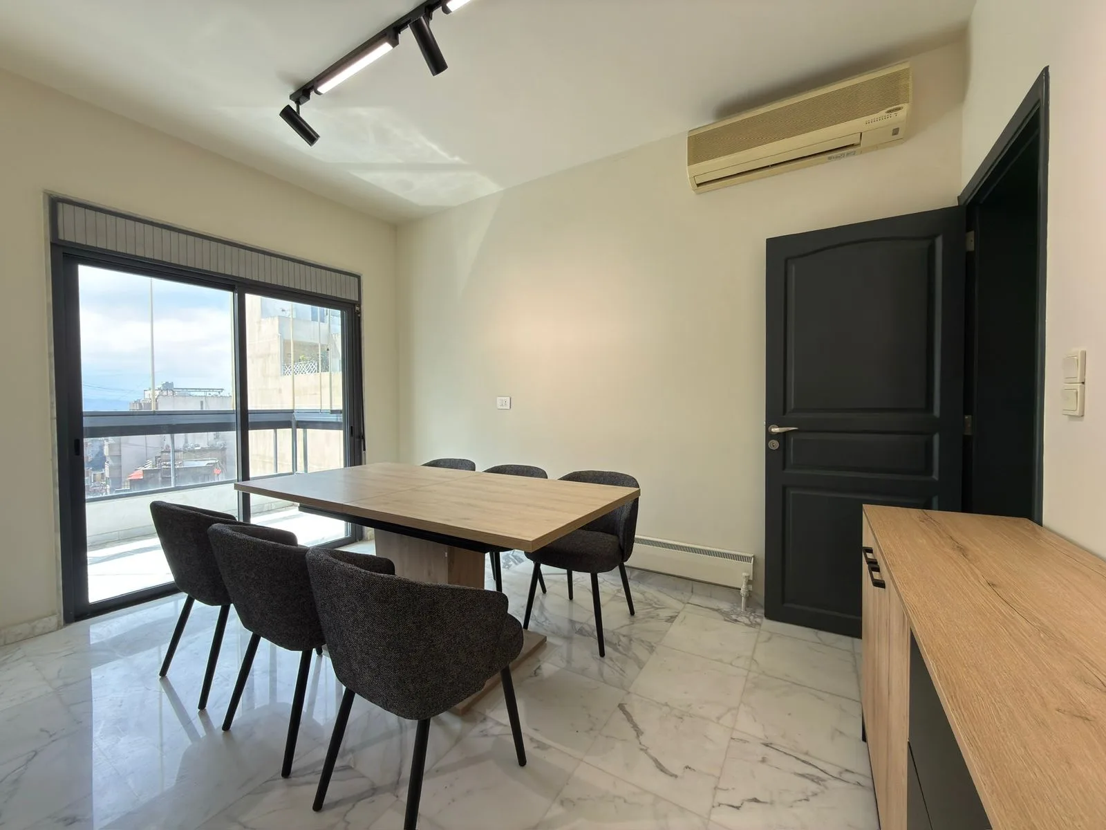 Apartment for Rent in Rizk, Achrafieh, Lebanon — الصورة 4