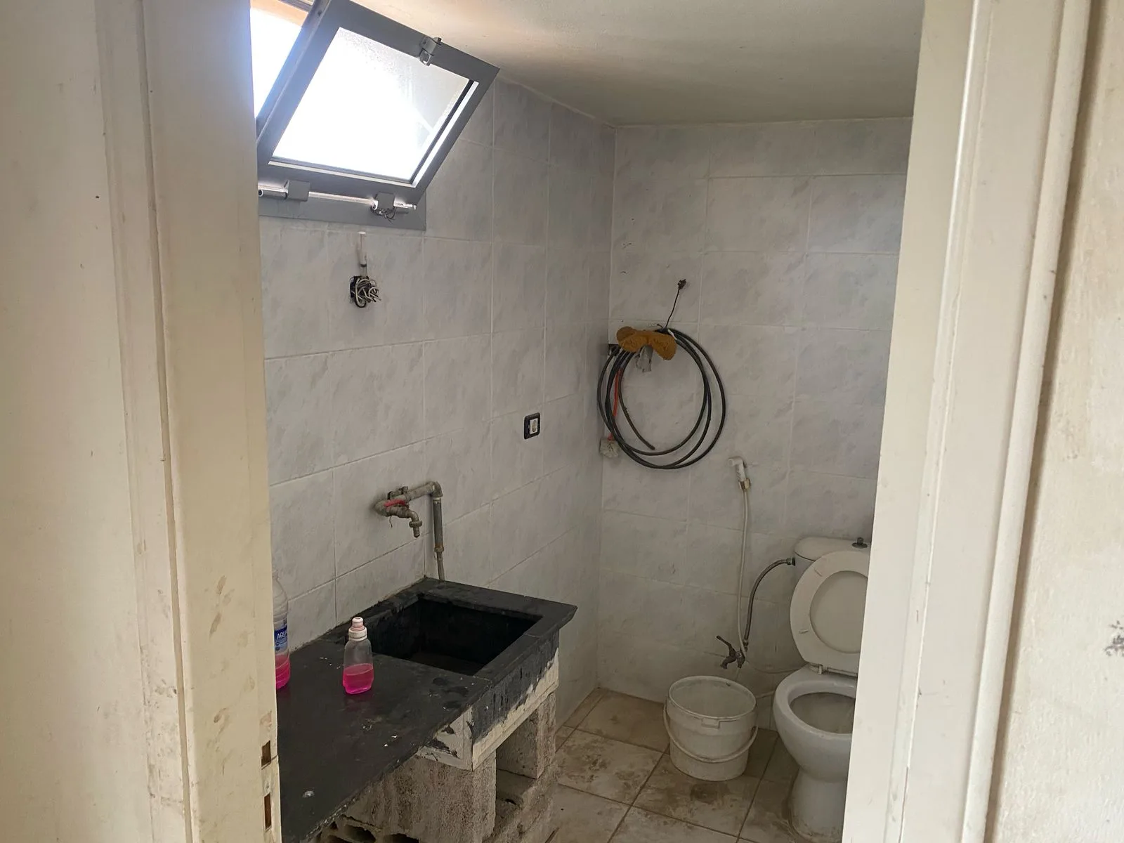 Shop for rent in Mazraat Yachoua — الصورة 3