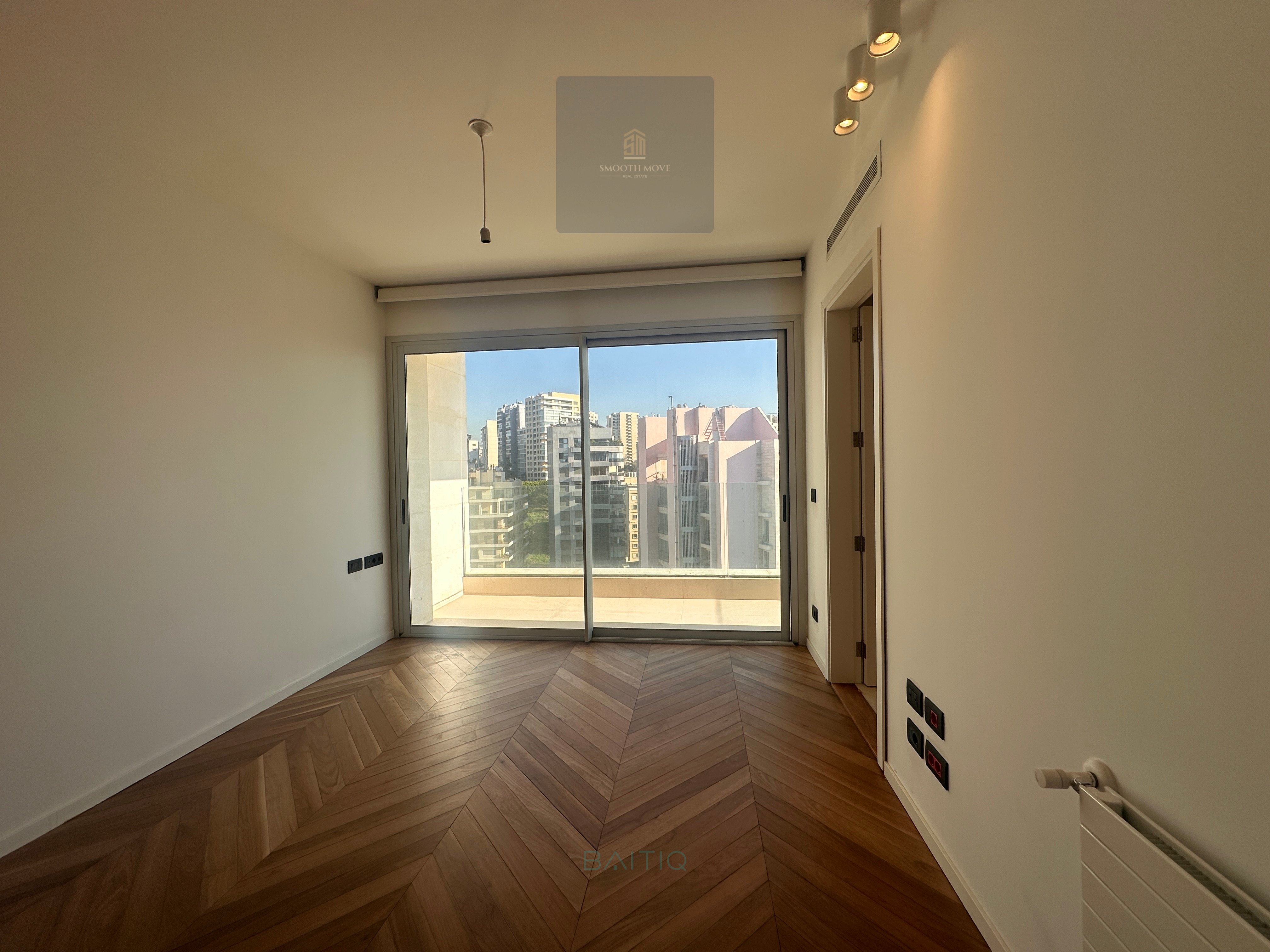 Sleek Seaview Apartment for Sale in Rawche, Beirut — الصورة 7