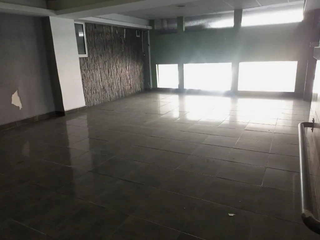 Shop for rent in Furn Chebbak — الصورة 4