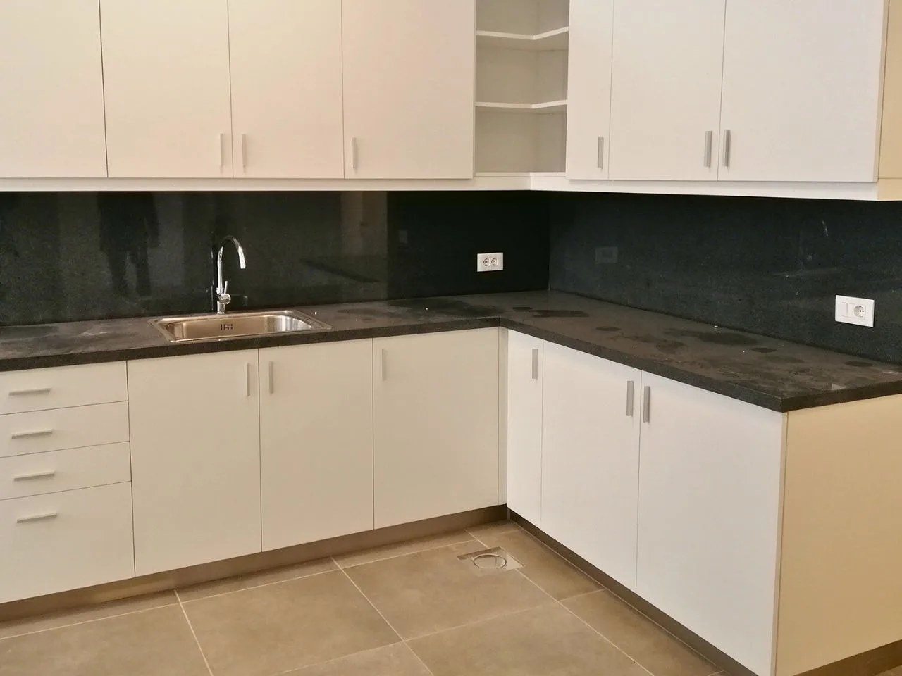 Apartment for Sale in Achrafieh, Beirut, Lebanon — الصورة 4