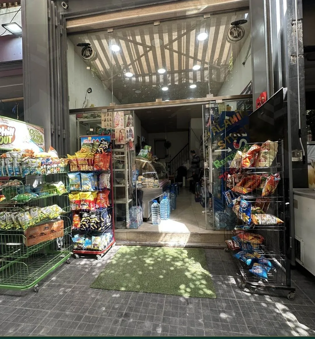 105 m² three-level commercial shop for sale in Zarif, Beirut — photo 2