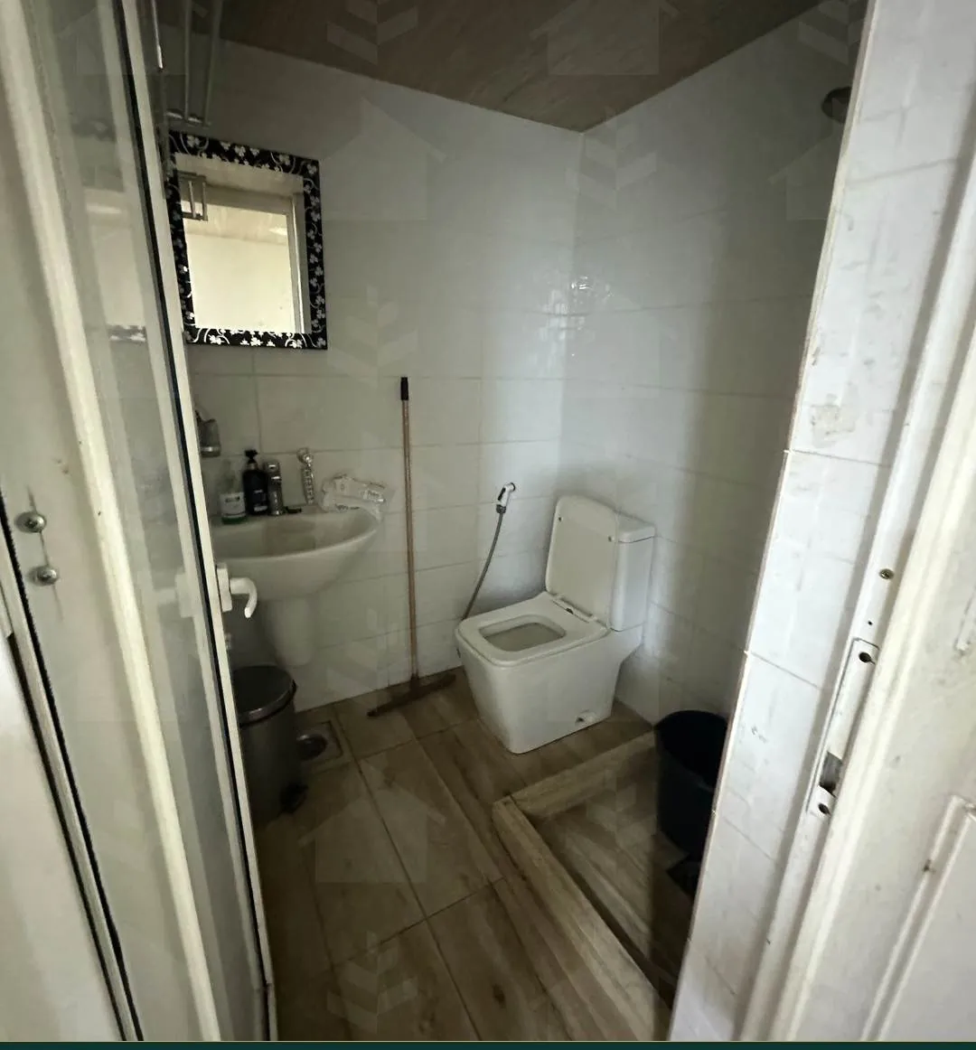 105 m² three-level commercial shop for sale in Zarif, Beirut — photo 4