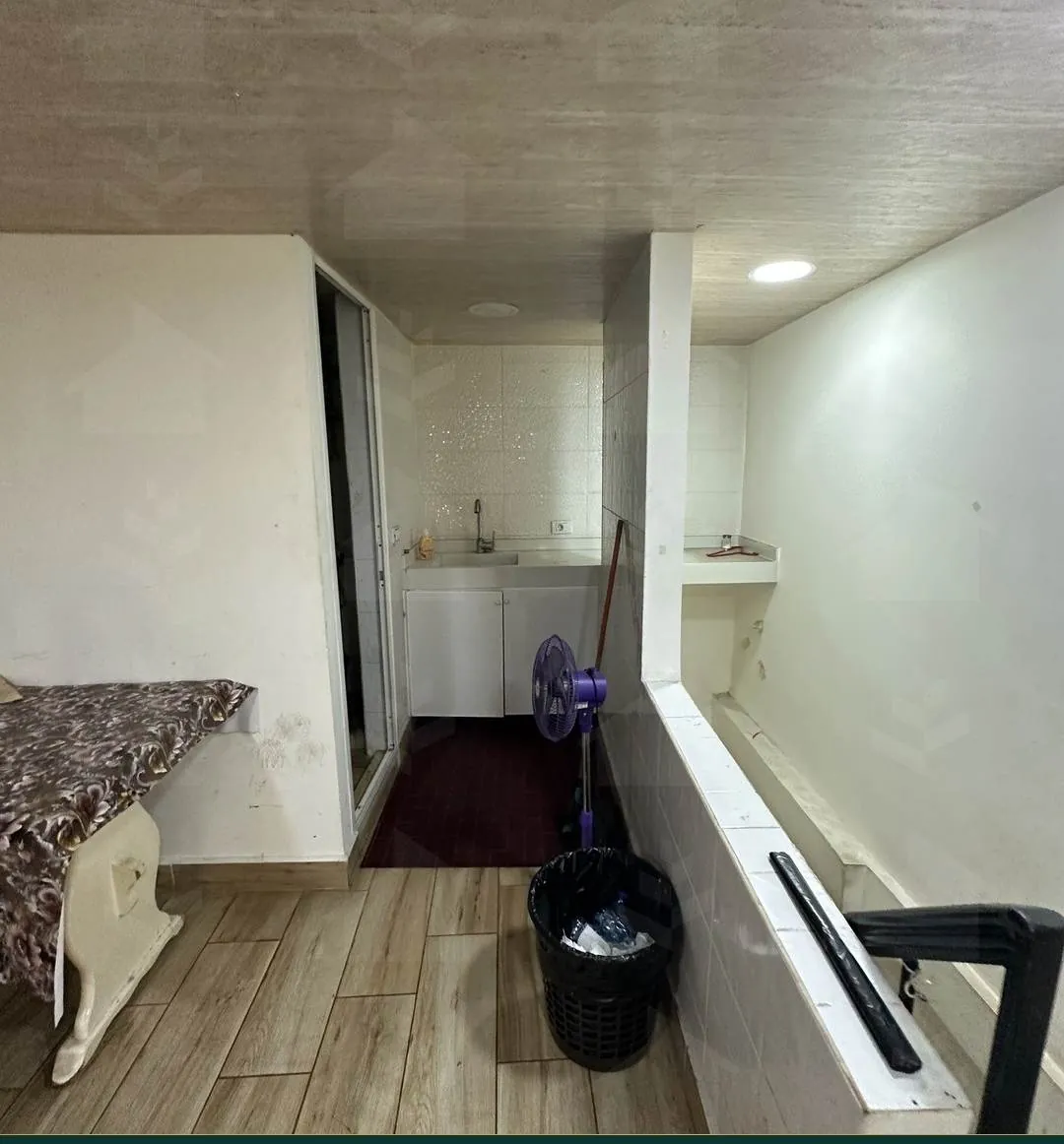 105 m² three-level commercial shop for sale in Zarif, Beirut — photo 5