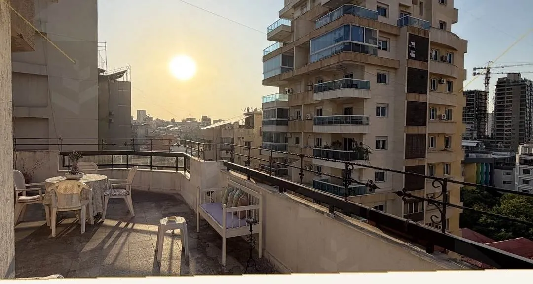 238 m² apartment with a large terrace overlooking the Fairuz House, Batrakiye