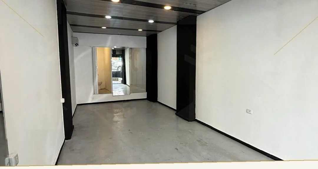 Ready-to-operate 36 m² shop on St. Louis Street, Achrafieh, Beirut