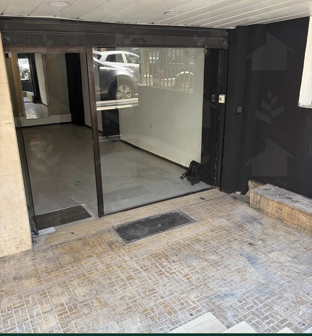 Ready-to-operate 36 m² shop on St. Louis Street, Achrafieh, Beirut — الصورة 2