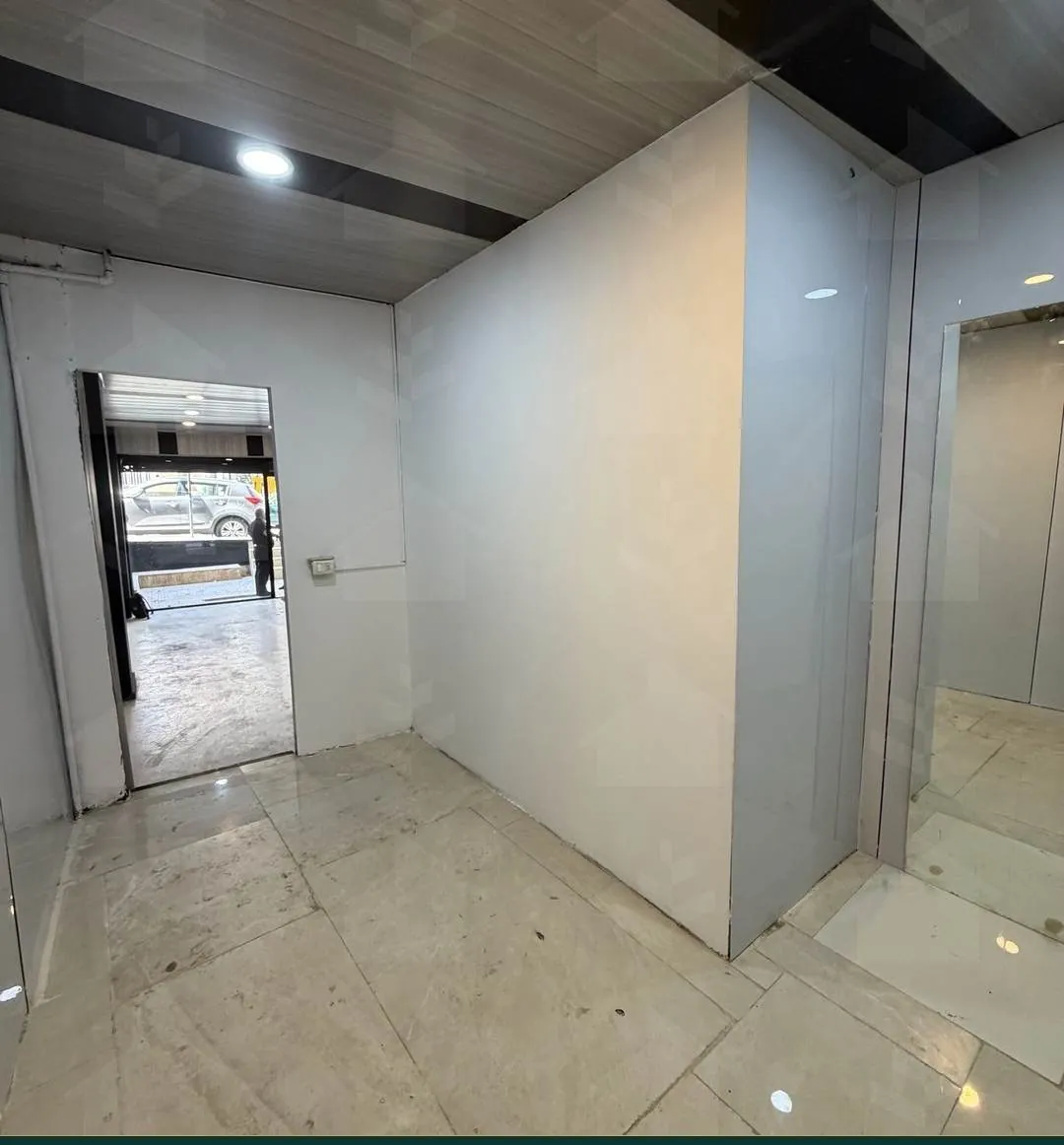Ready-to-operate 36 m² shop on St. Louis Street, Achrafieh, Beirut — الصورة 3