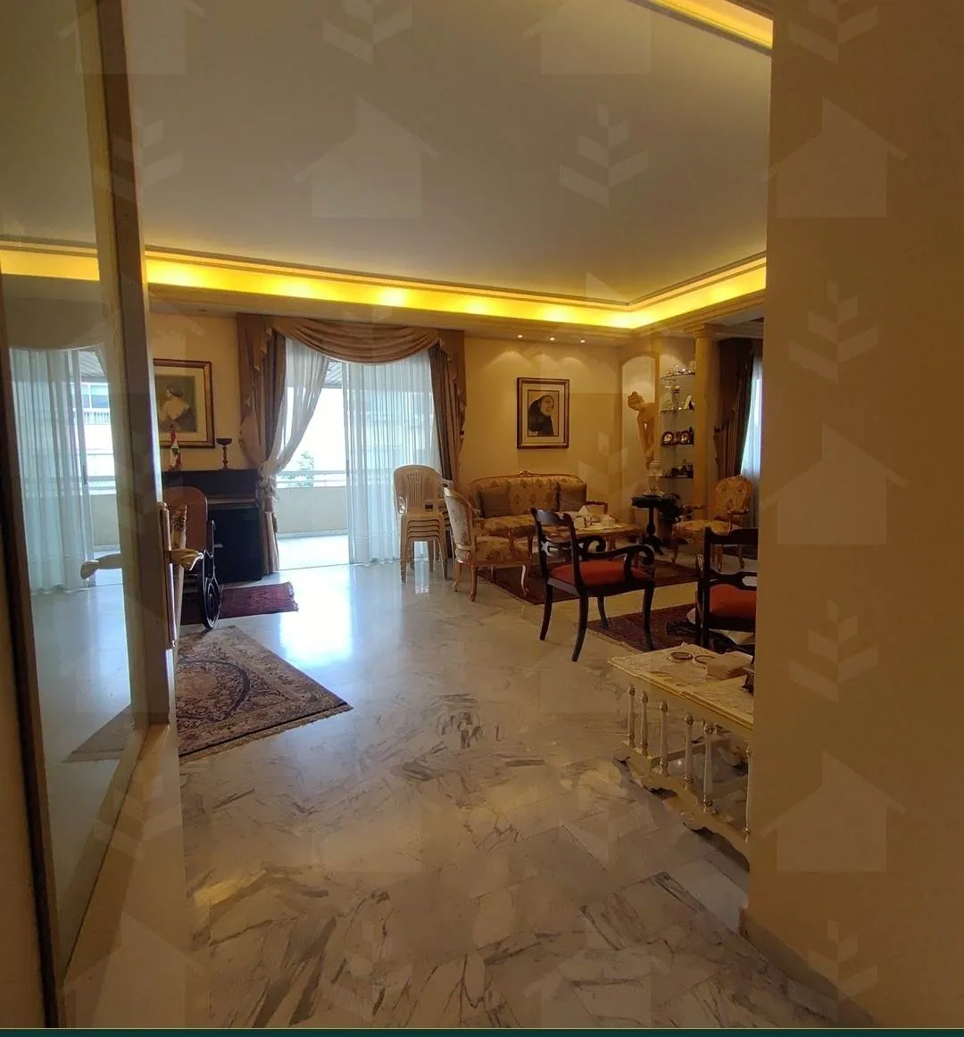 Spacious luxury 315 m² apartment for sale in Hazmieh, Baabda — photo 3