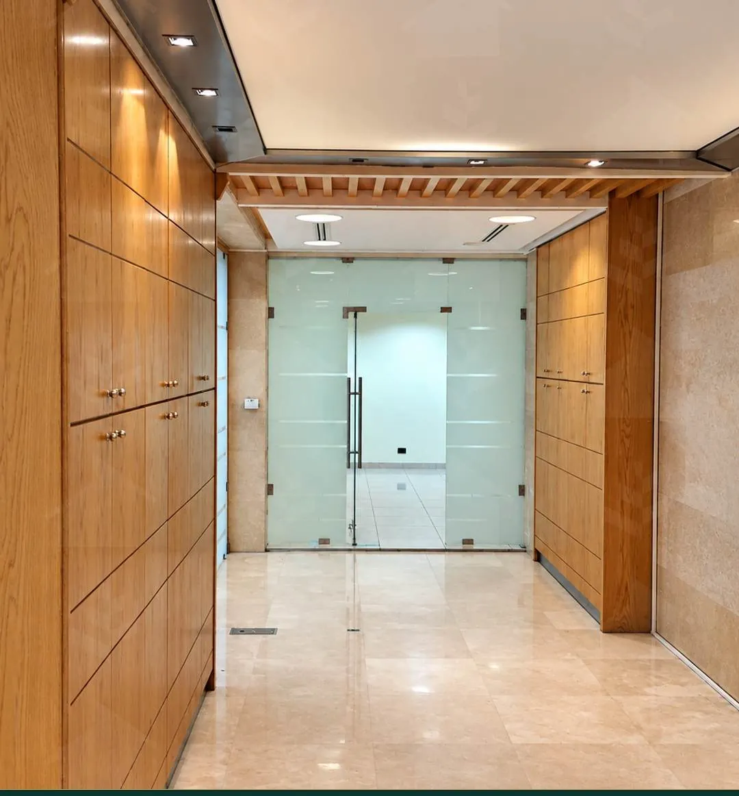 Open 120 m² Office Floor in Downtown Beirut — Partition It to Your Own Plan — الصورة 4