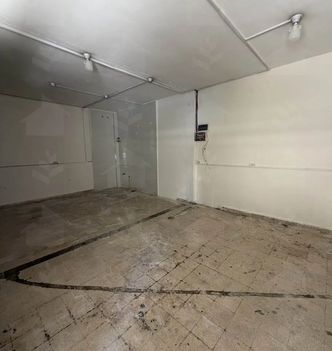 25 m² Commercial Shell for Rent in Mar Mikhael — Fit Out to Your Own Spec — الصورة 2