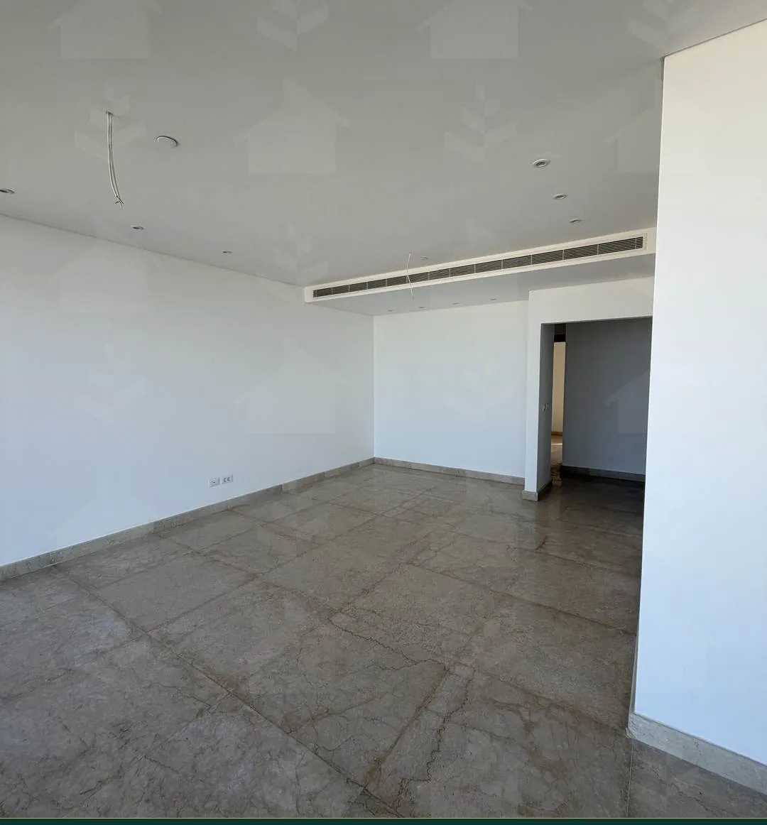 165 m² apartment with three master bedrooms and open sea views in Hamra, Beirut — photo 3