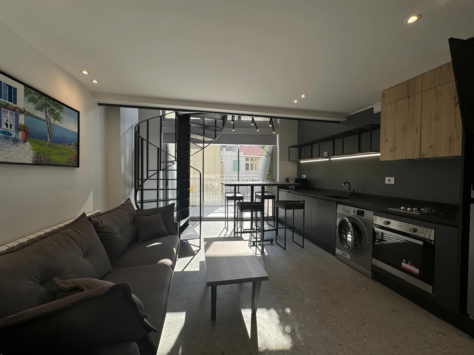 Contemporary One-Bedroom Residence in Gemmayzeh — الصورة 2